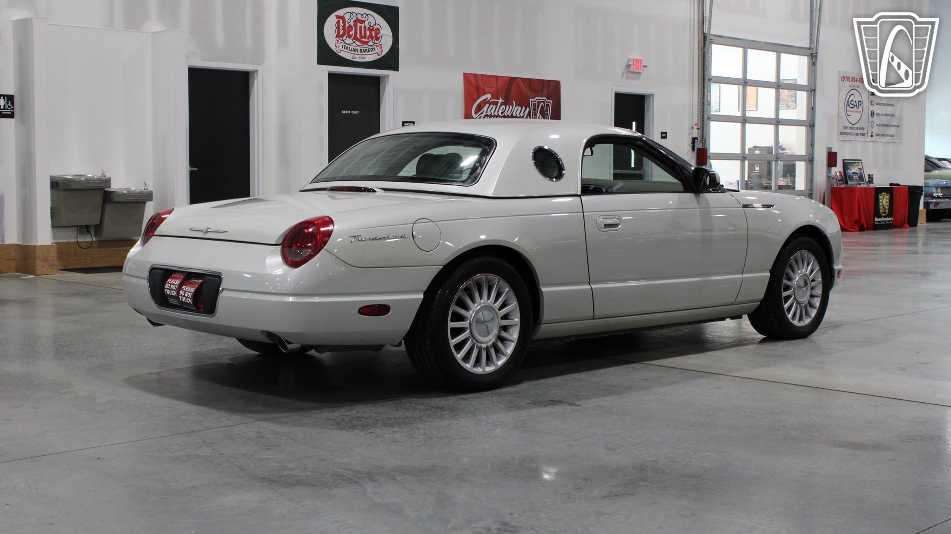 Used 2005 Ford Thunderbird 50th Anniversary RWD image 28