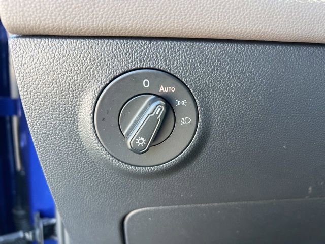 Used 2022 Volkswagen Taos SEL image 10