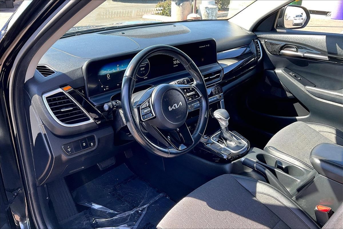 Used 2024 Kia Seltos S FWD image 32