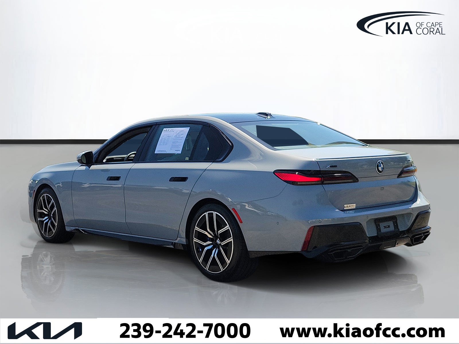 Used 2025 BMW 760i xDrive AWD/4WD image 4