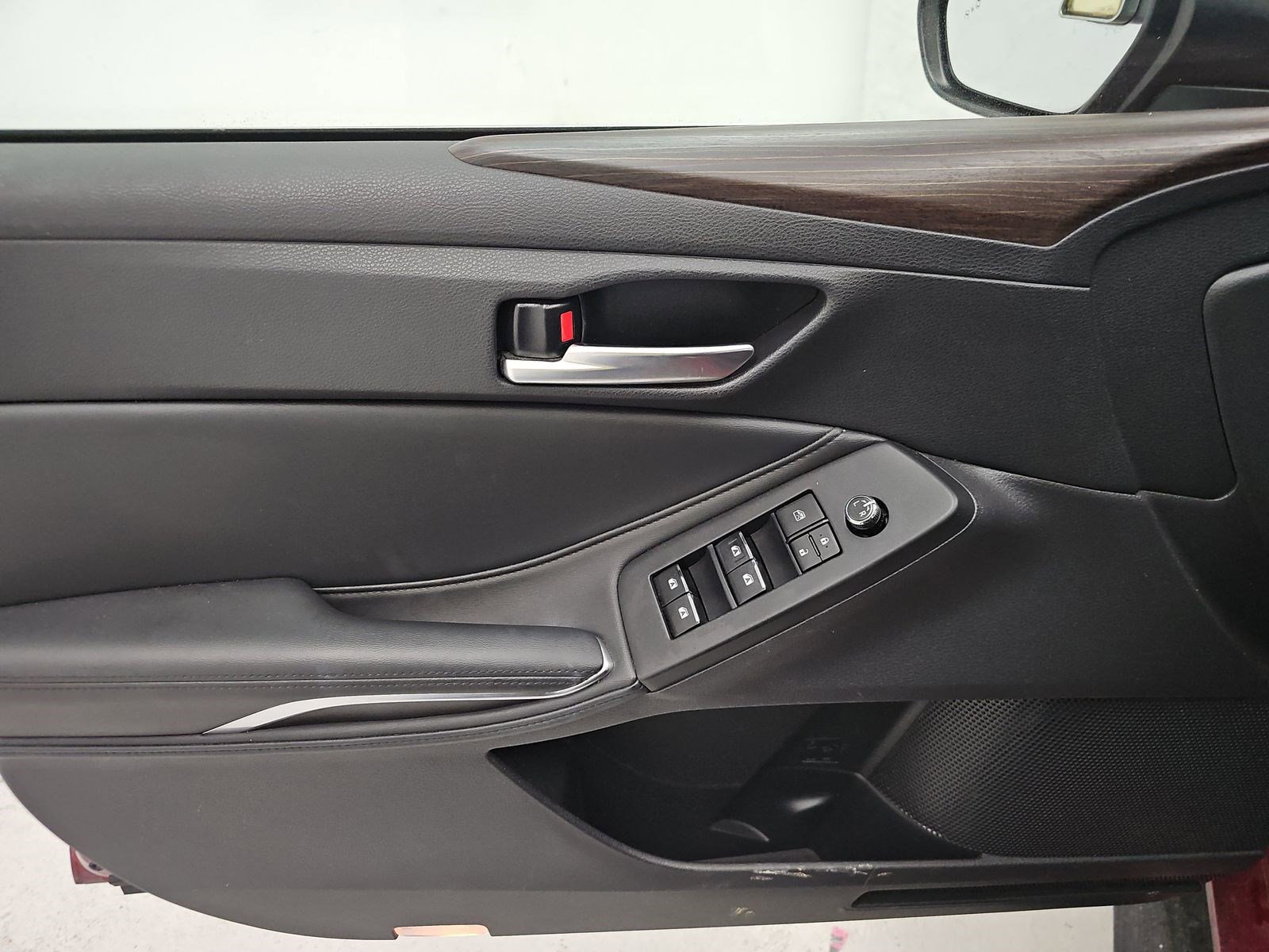 Used 2019 Toyota Avalon XLE w/ Moonroof Package image 9