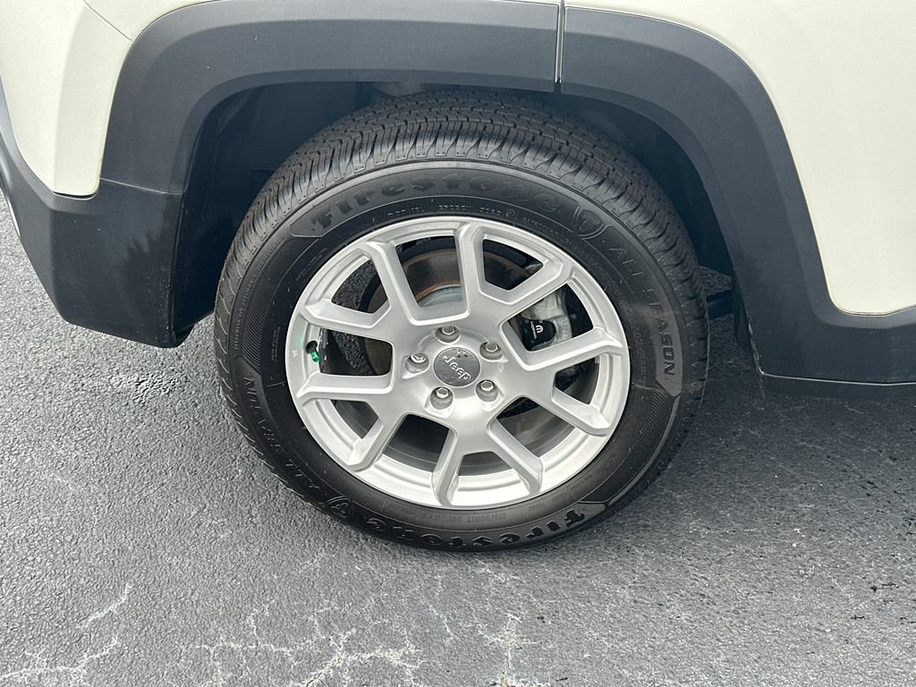 Used 2019 Jeep Renegade Latitude w/ Popular Equipment Group FWD image 17