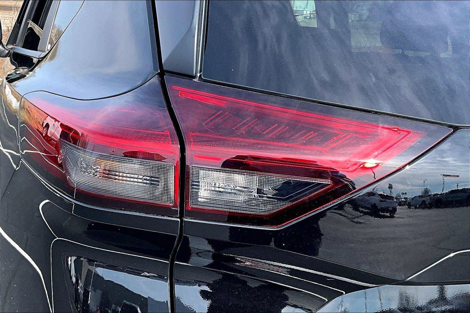 Used 2023 Nissan Rogue S image 30