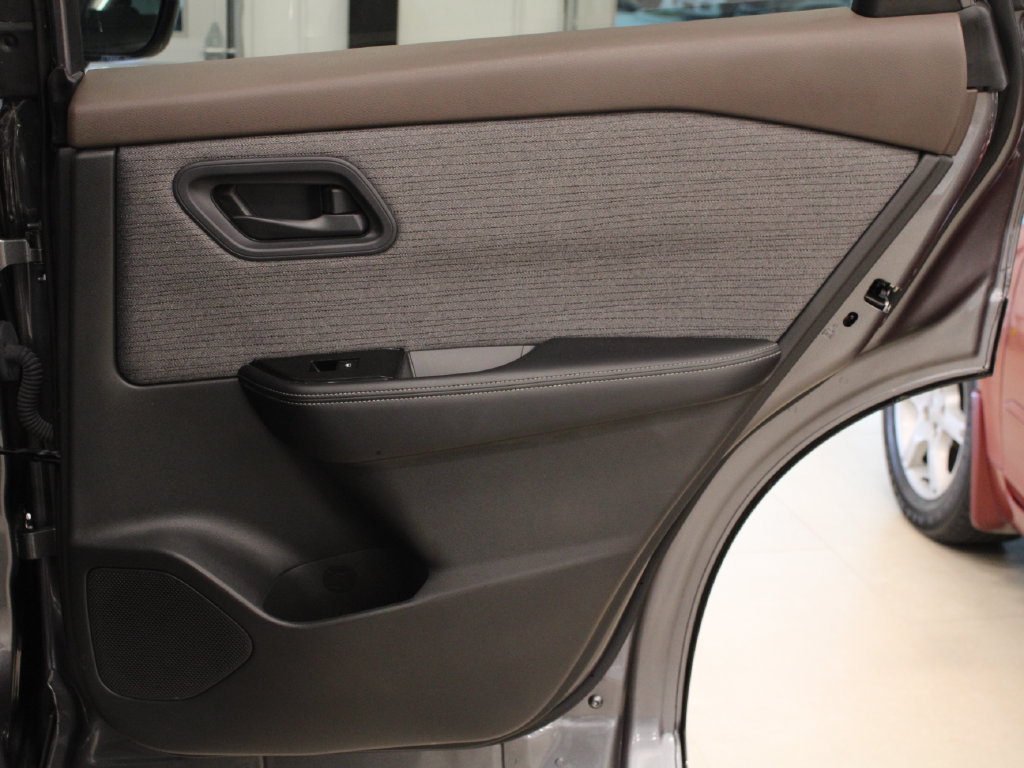 Used 2023 Nissan Rogue SV w/ SV Premium B Package FWD image 30