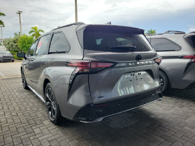 New 2026 Toyota Sienna XSE FWD image 3