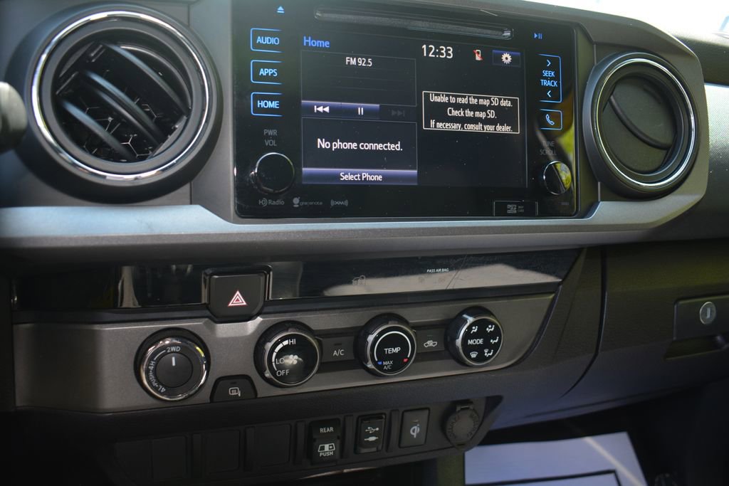 Used 2018 Toyota Tacoma TRD Sport AWD/4WD image 14