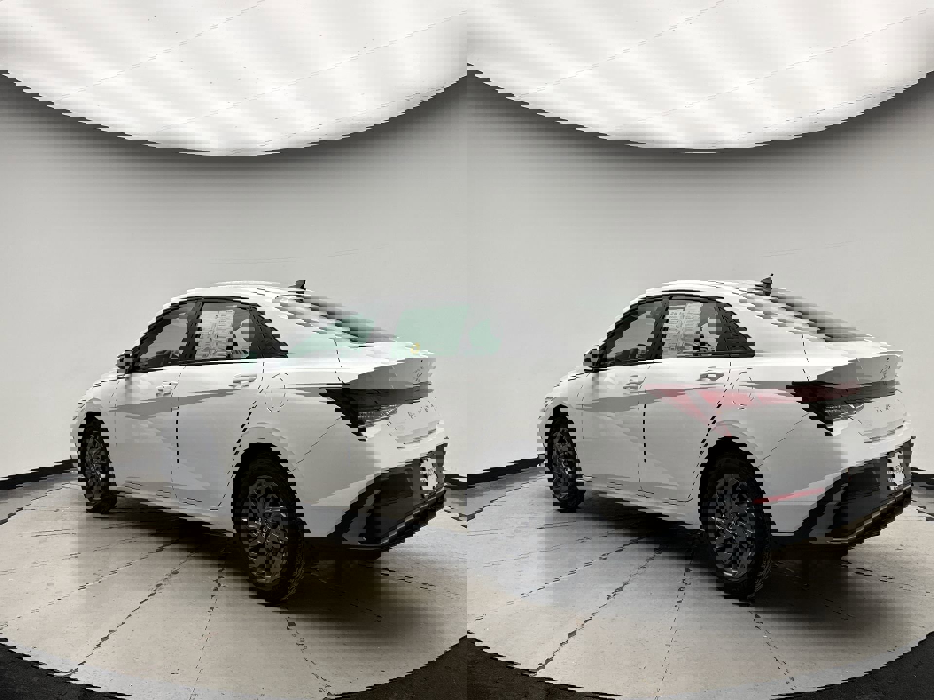 Used 2024 Hyundai Elantra SEL image 3