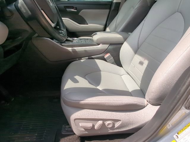 Used 2021 Toyota Highlander XLE image 10