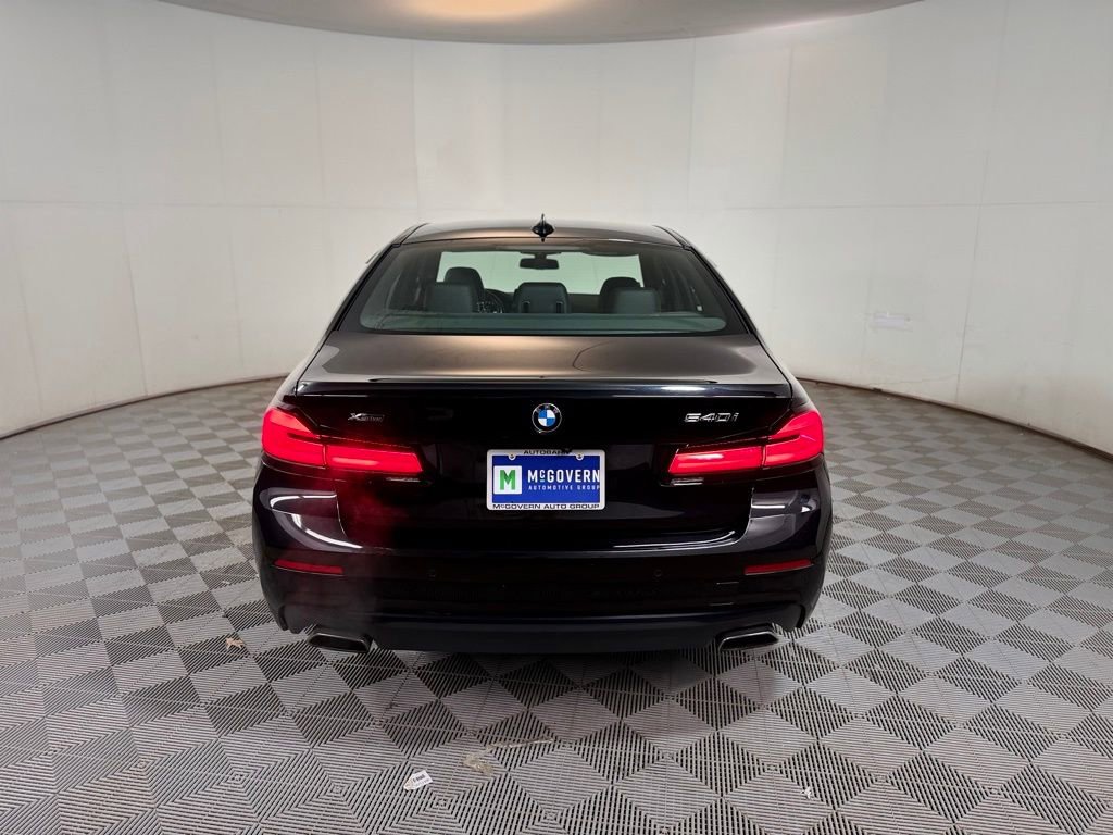 Used 2022 BMW 540i xDrive w/ Premium Package image 5