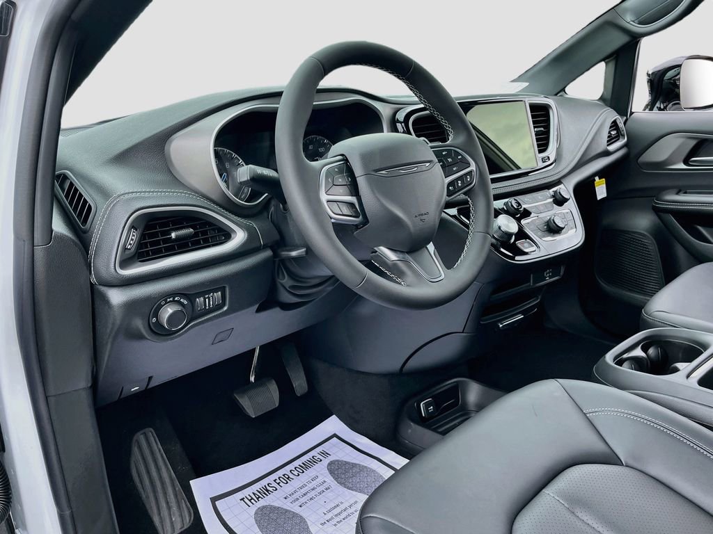 New 2027 Chrysler Pacifica Select FWD image 9