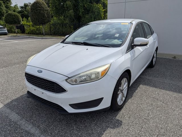 Used 2017 Ford Focus SE FWD image 2