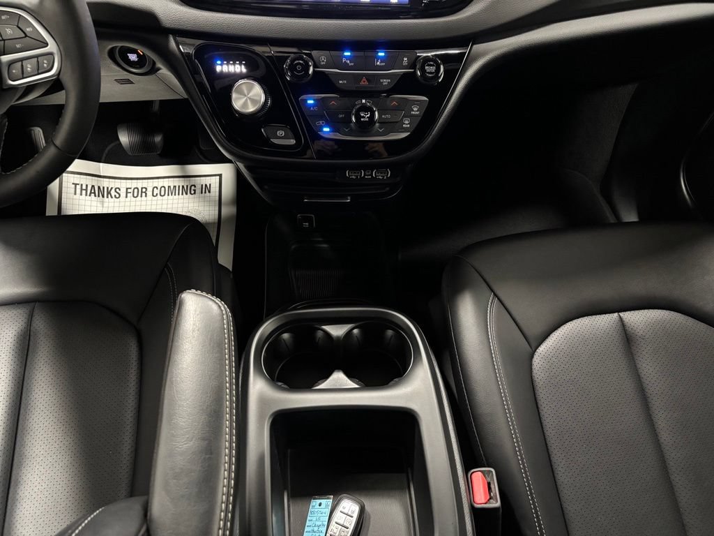 Used 2025 Chrysler Pacifica Select FWD image 33