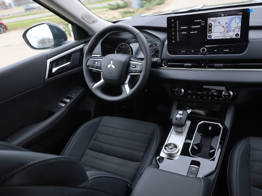 New 2025 Mitsubishi Outlander SE image 22