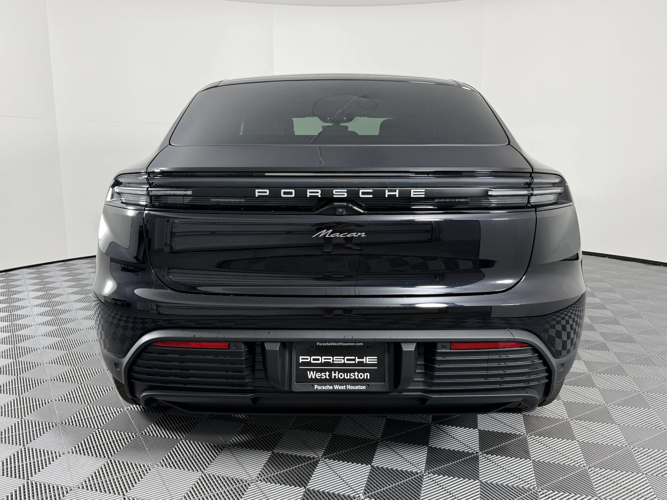 Certified 2026 Porsche Macan Electric RWD image 10