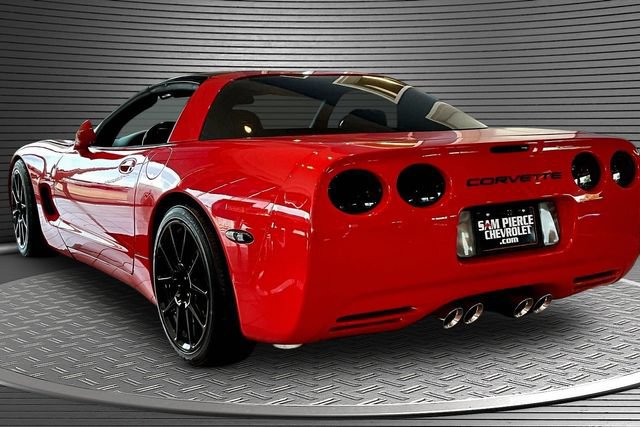 Used 2001 Chevrolet Corvette Coupe w/ Preferred Equipment Group2 RWD image 2