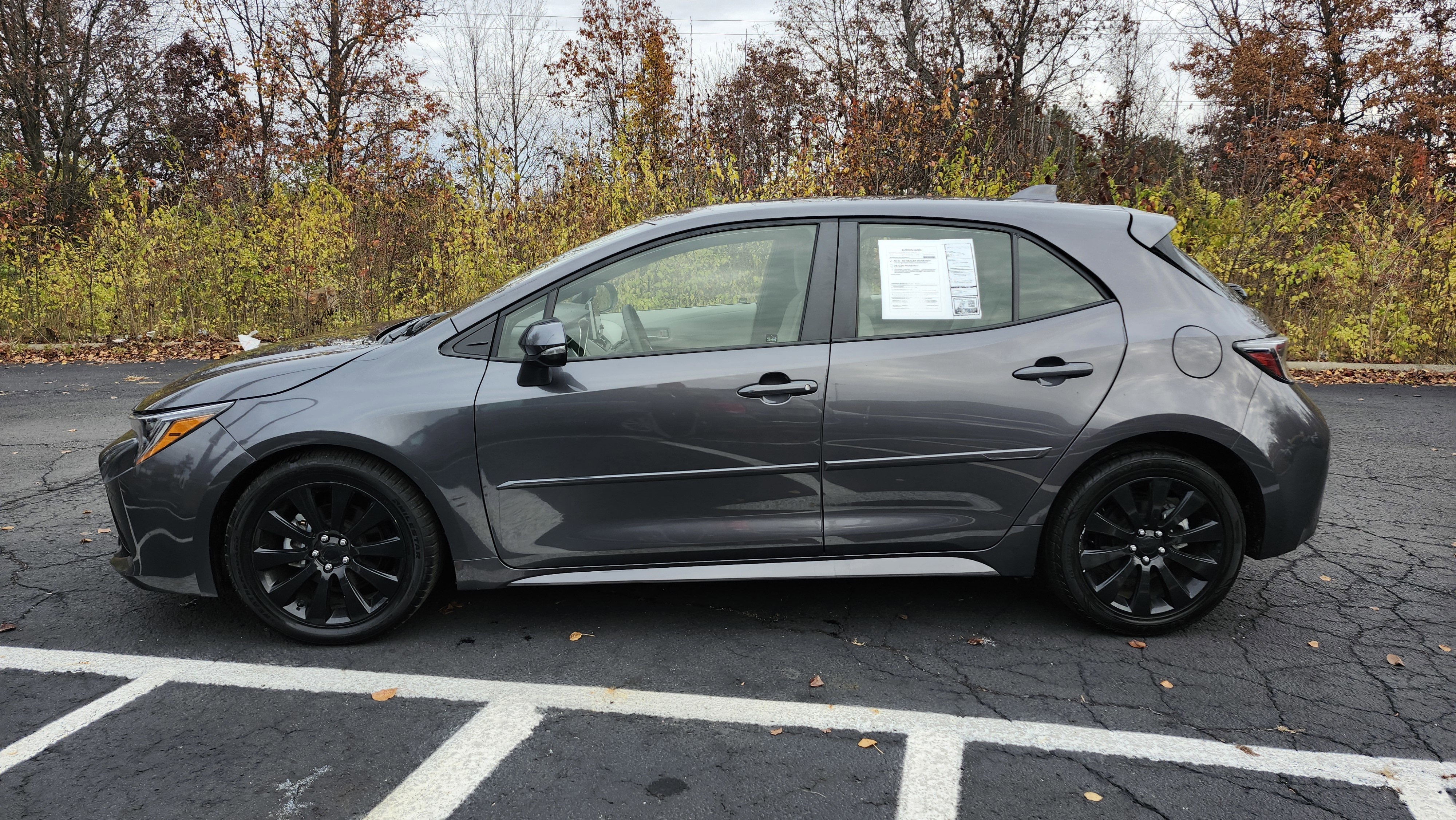 Used 2022 Toyota Corolla SE w/ SE Preferred Package image 13