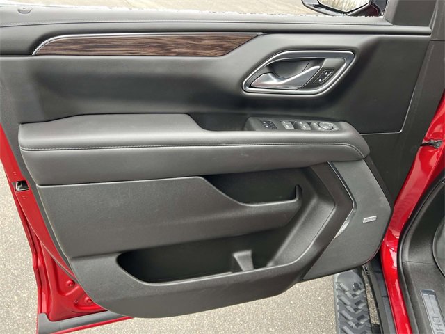 Used 2022 Chevrolet Suburban Z71 w/ Luxury Package image 11