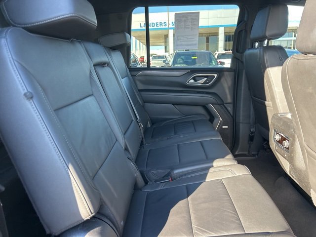 Used 2024 Chevrolet Suburban LT image 32