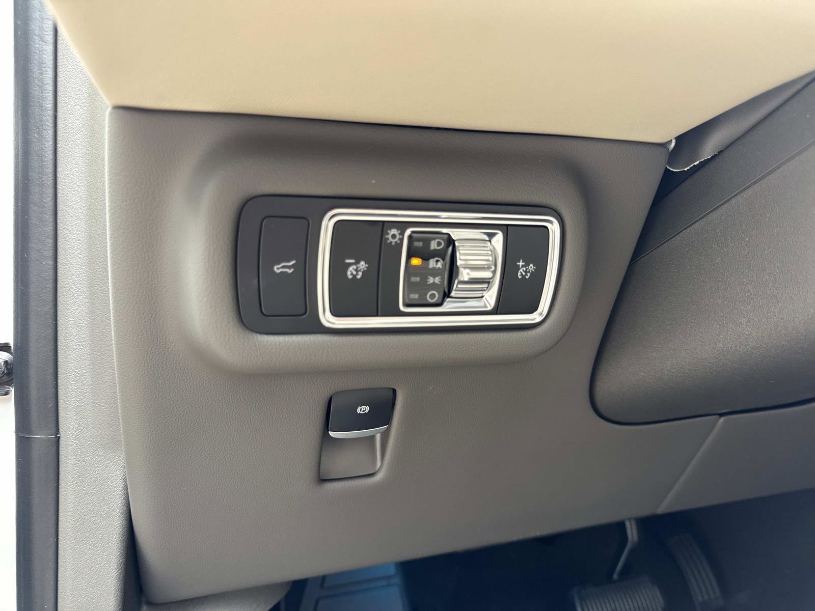 Used 2025 Lincoln Nautilus Reserve image 21