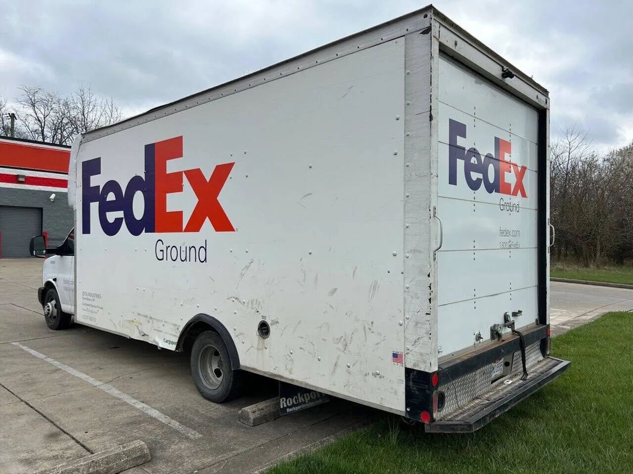 Used 2017 Chevrolet Express 3500 Extended image 3