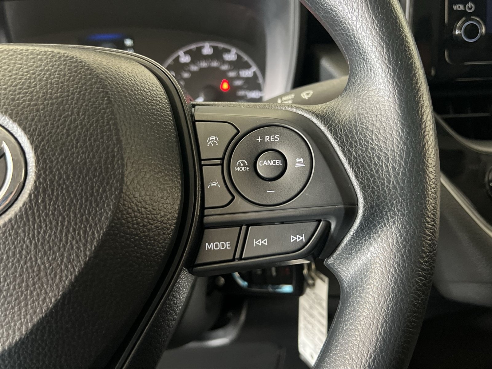 Used 2025 Toyota Corolla LE FWD image 27