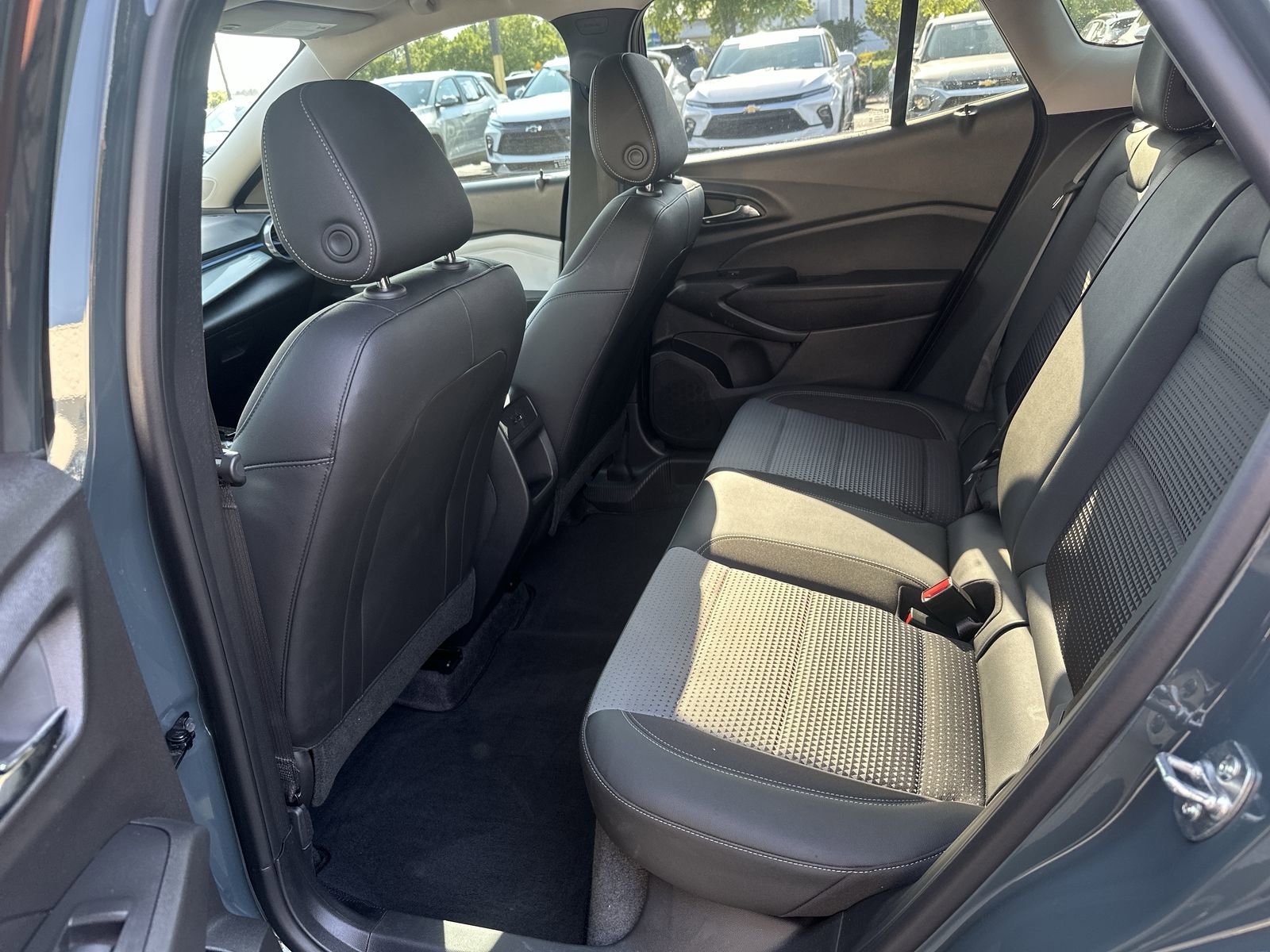 Used 2025 Chevrolet Trax LT image 31