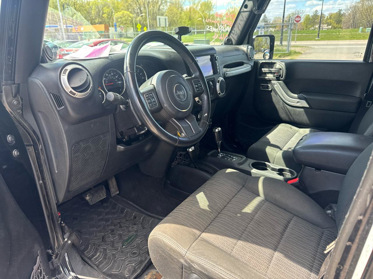 Used 2012 Jeep Wrangler Unlimited Sahara w/ Connectivity Group AWD/4WD image 9