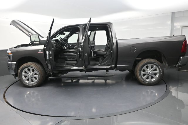 New 2026 RAM 2500 Laramie AWD/4WD image 33