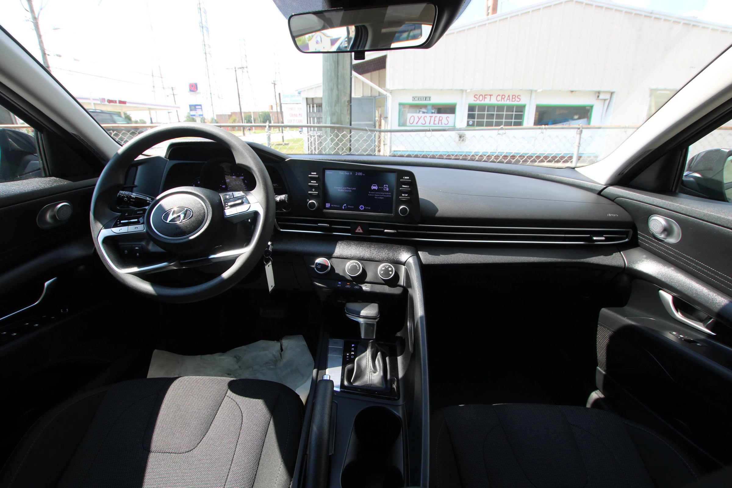 Used 2022 Hyundai Elantra SE FWD image 13