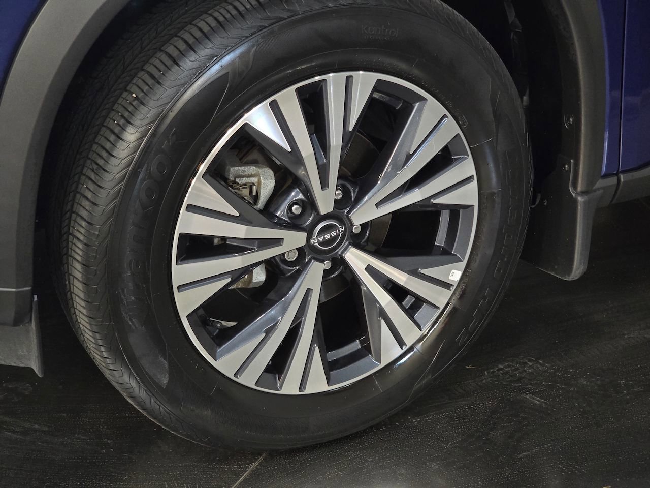 Used 2023 Nissan Rogue SV image 14