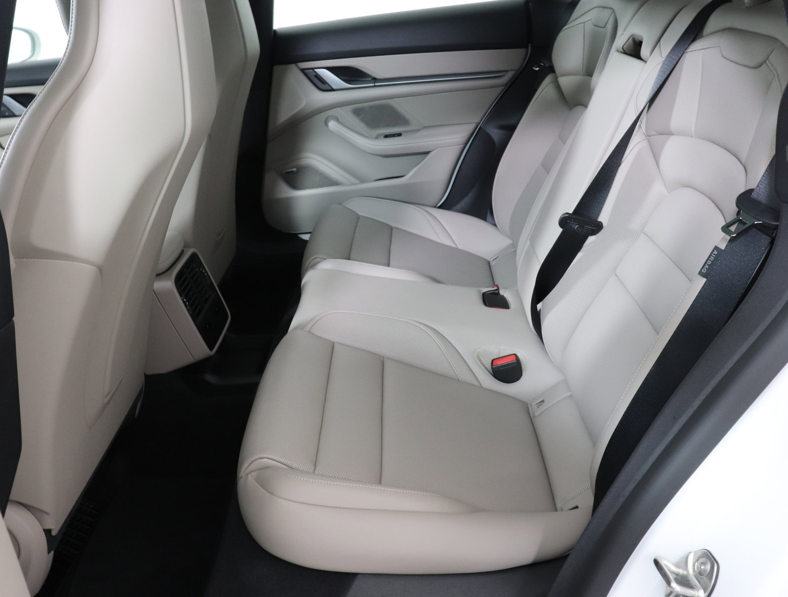 Used 2025 Porsche Taycan image 23