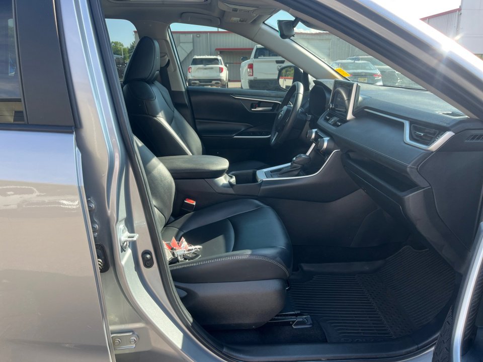 Used 2024 Toyota RAV4 XLE Premium FWD image 30