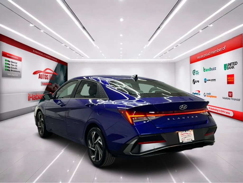 Used 2025 Hyundai Elantra SEL FWD image 5