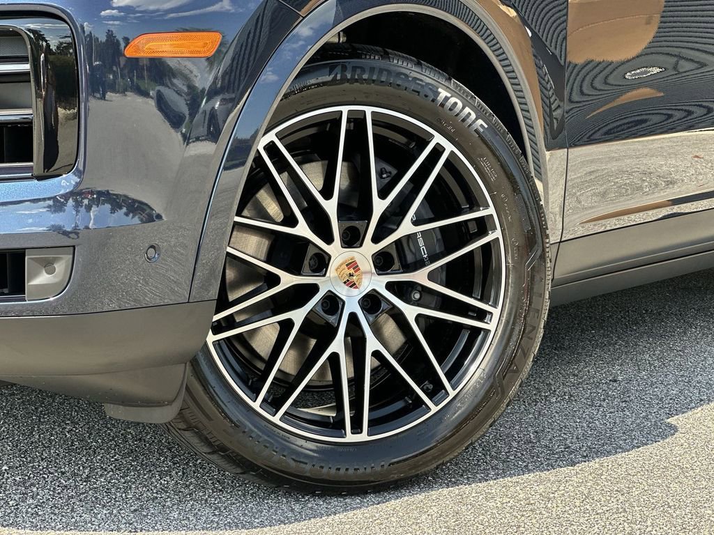 New 2025 Porsche Cayenne Coupe image 14