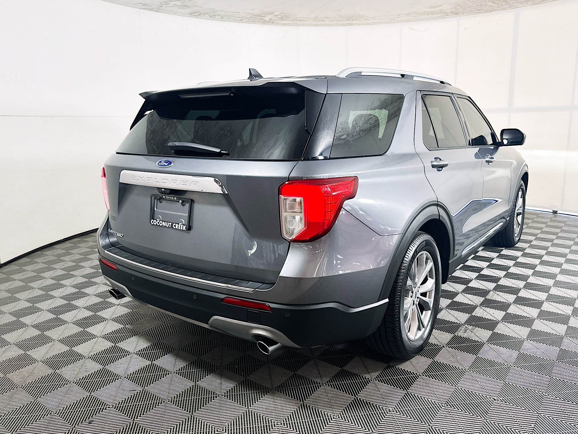 Used 2022 Ford Explorer Limited RWD image 3