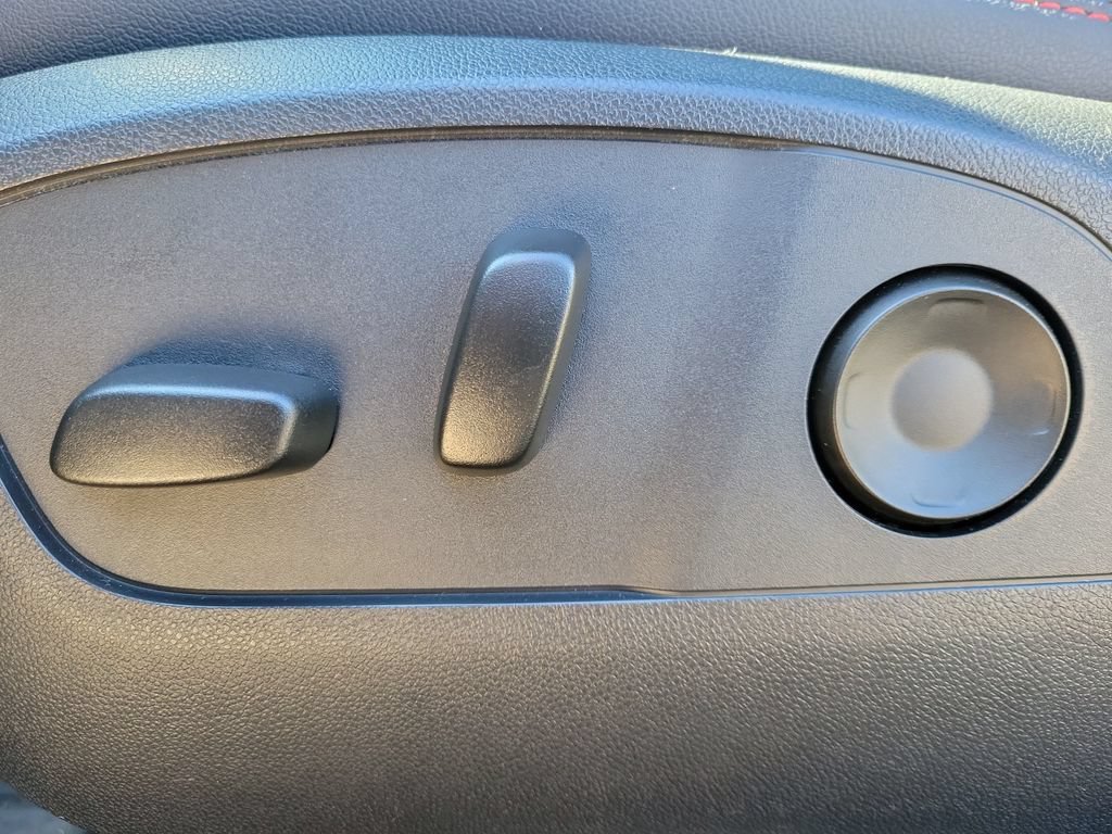 Certified 2024 Chevrolet Equinox EV RS FWD image 19