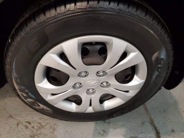 Used 2010 Hyundai Elantra GLS image 28