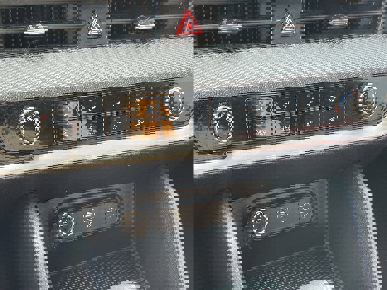 Used 2024 Kia Sportage LX image 8