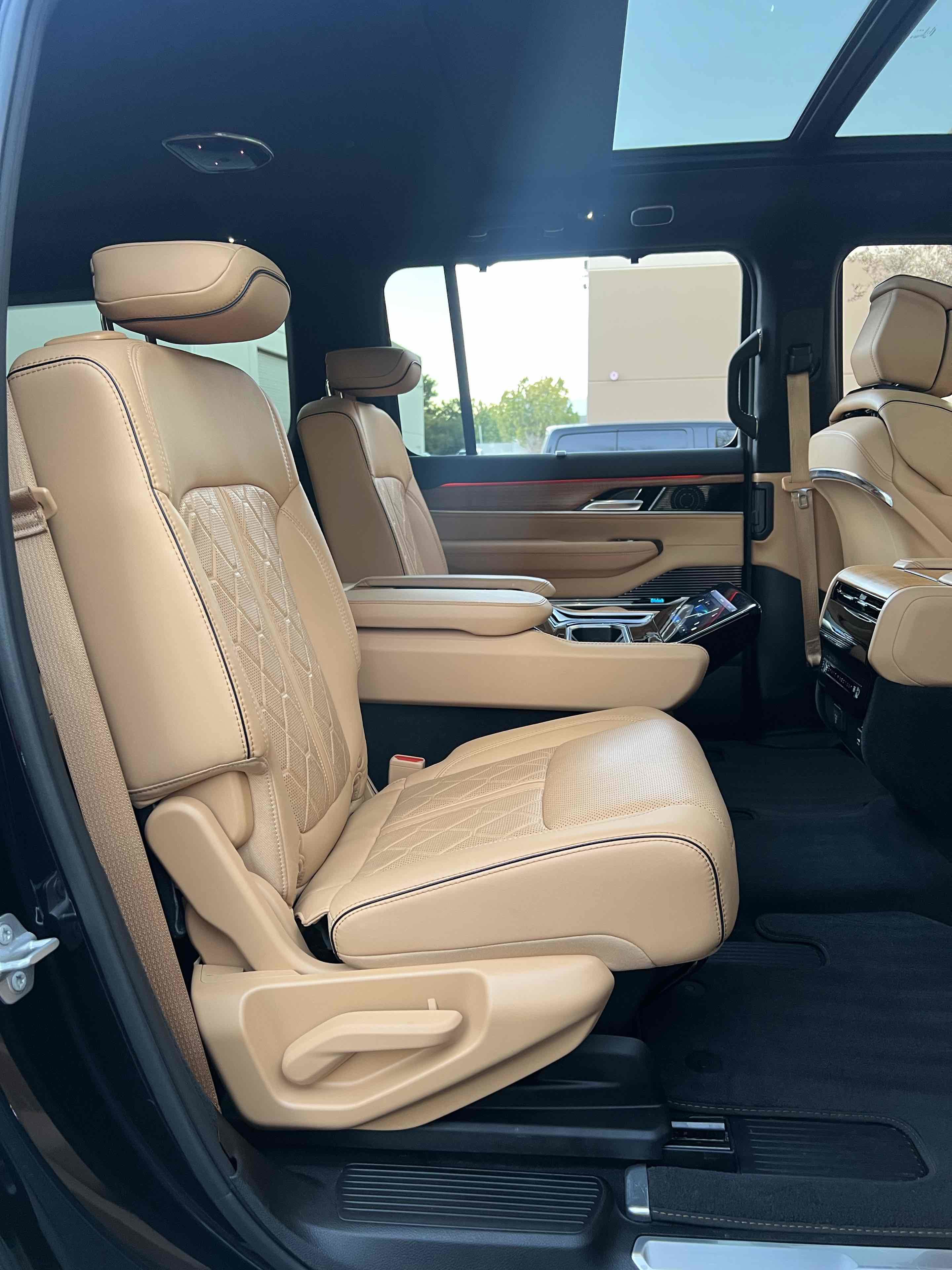 Used 2023 Jeep Grand Wagoneer L Series III image 62