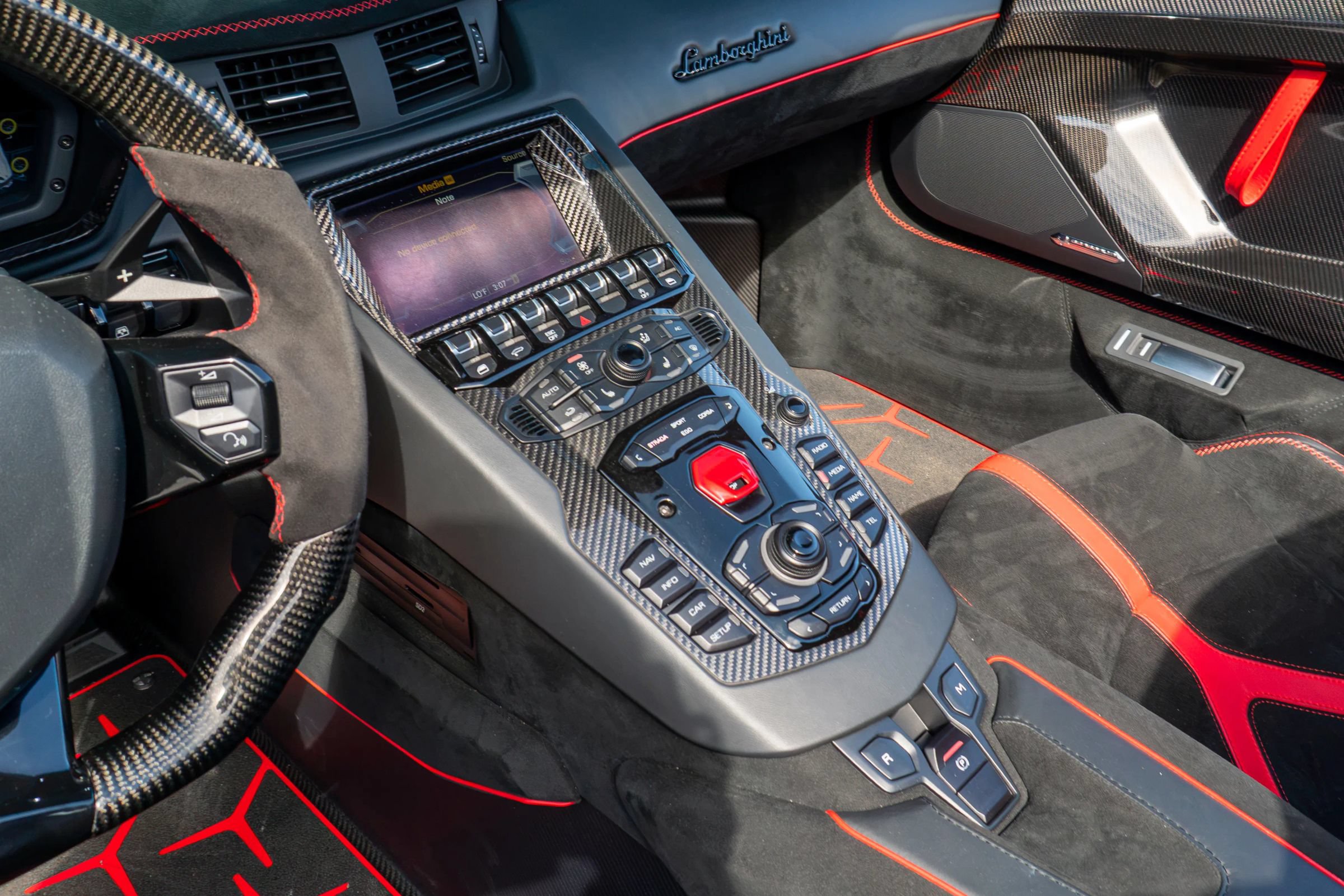 Used 2020 Lamborghini Aventador SVJ AWD/4WD image 19