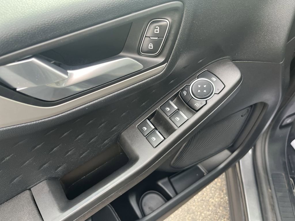 Used 2020 Ford Escape SE image 15