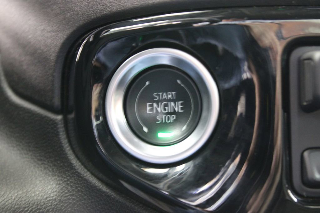 Used 2025 GMC Sierra 1500 SLT AWD/4WD image 12