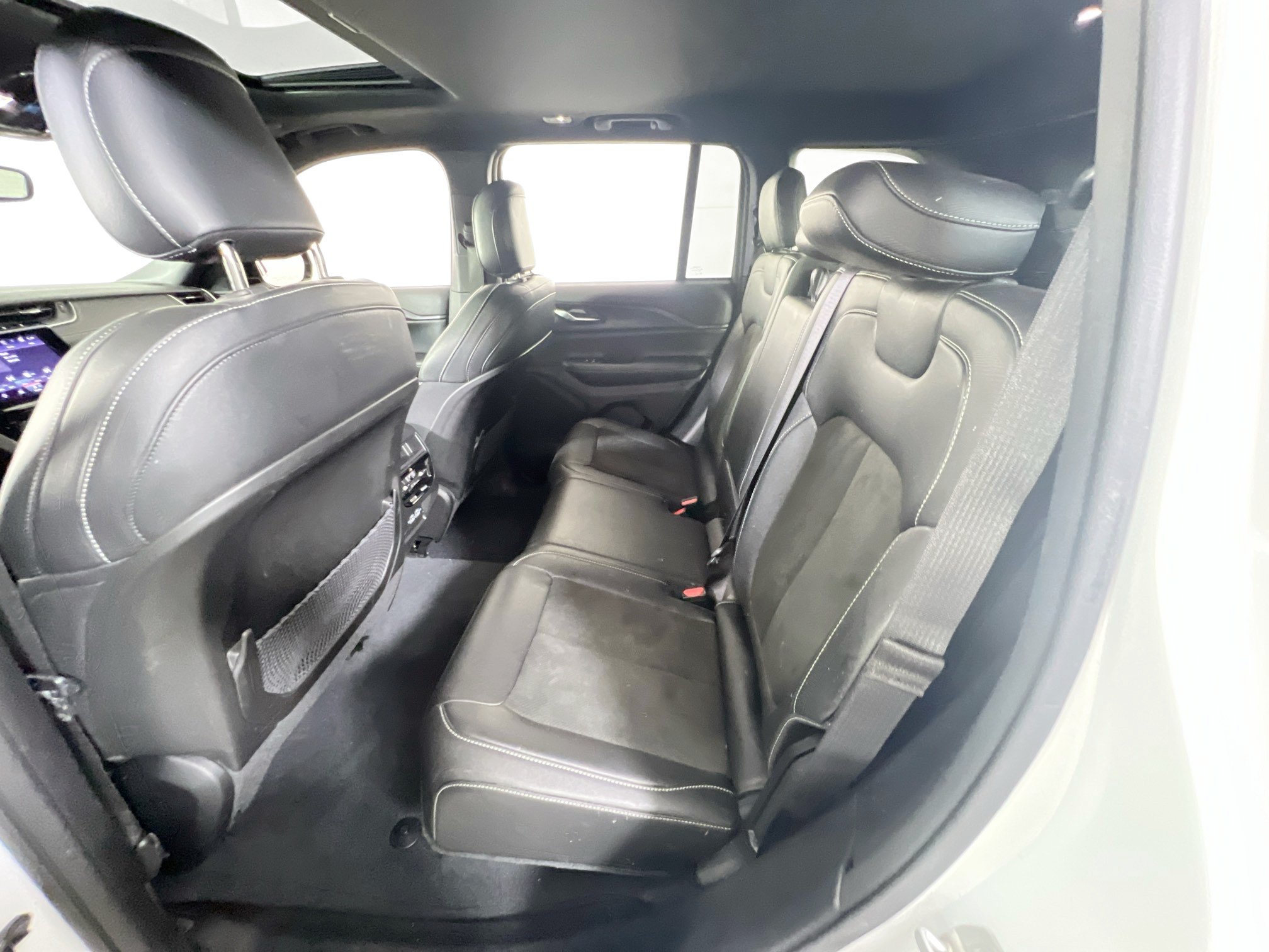 Used 2023 Jeep Grand Cherokee Altitude AWD/4WD image 24