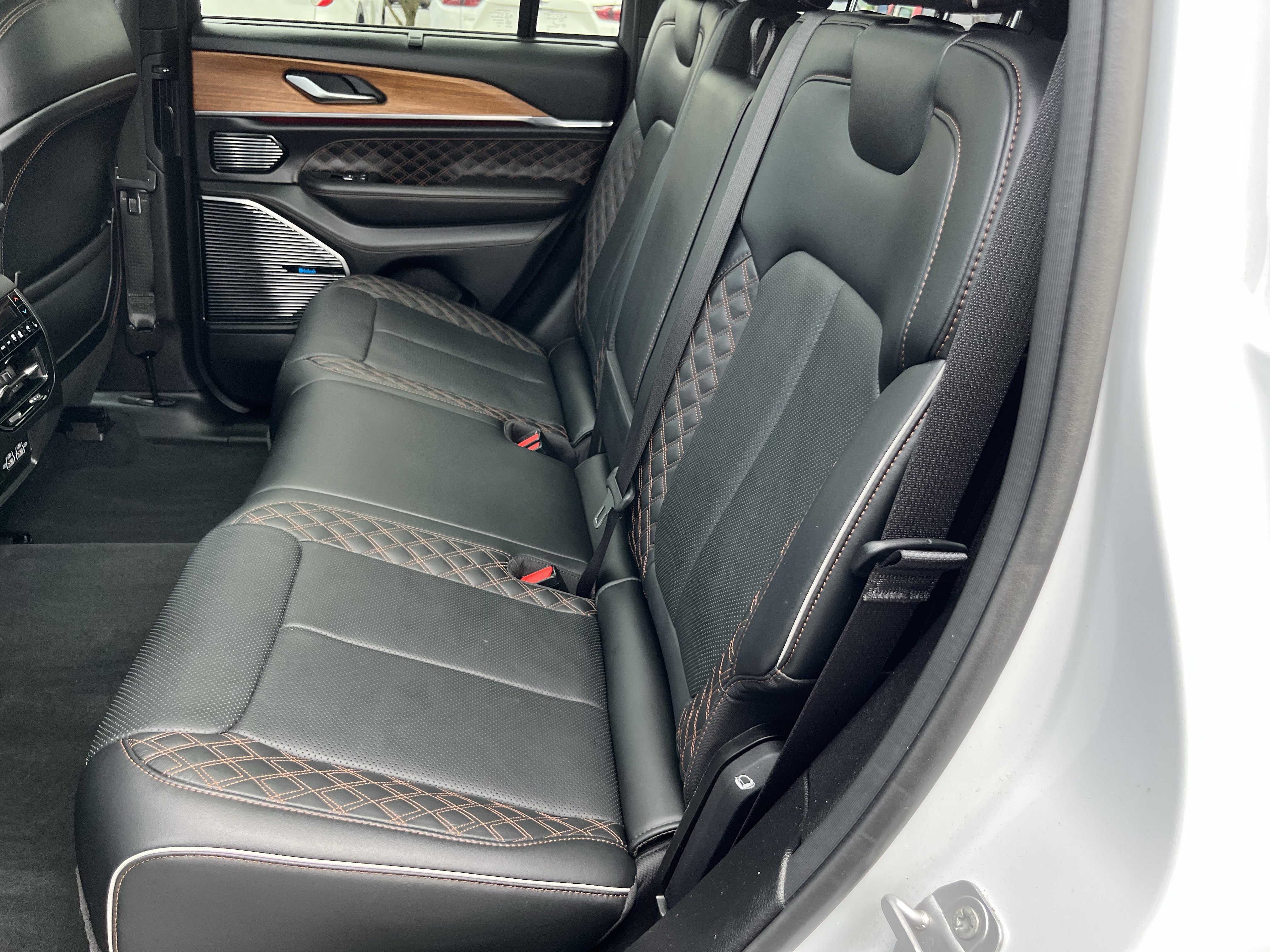 Used 2022 Jeep Grand Cherokee Summit AWD/4WD image 19