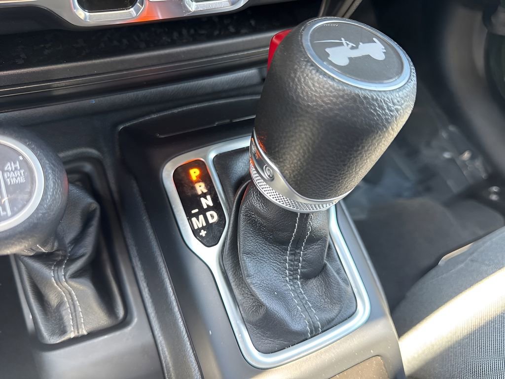 Used 2024 Jeep Wrangler Unlimited w/ Convenience Group AWD/4WD image 18