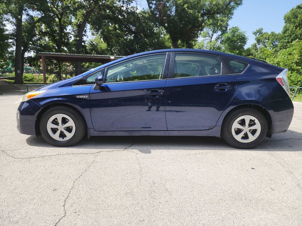 Used 2014 Toyota Prius Four w/ Solar Roof Package FWD image 5