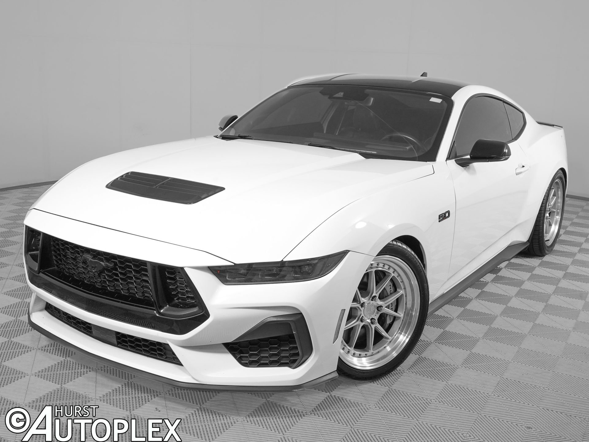 Used 2024 Ford Mustang GT Premium RWD image 1