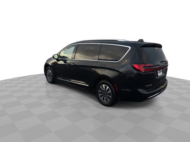 Used 2021 Chrysler Pacifica Limited w/ Uconnect Theater Family Group image 6