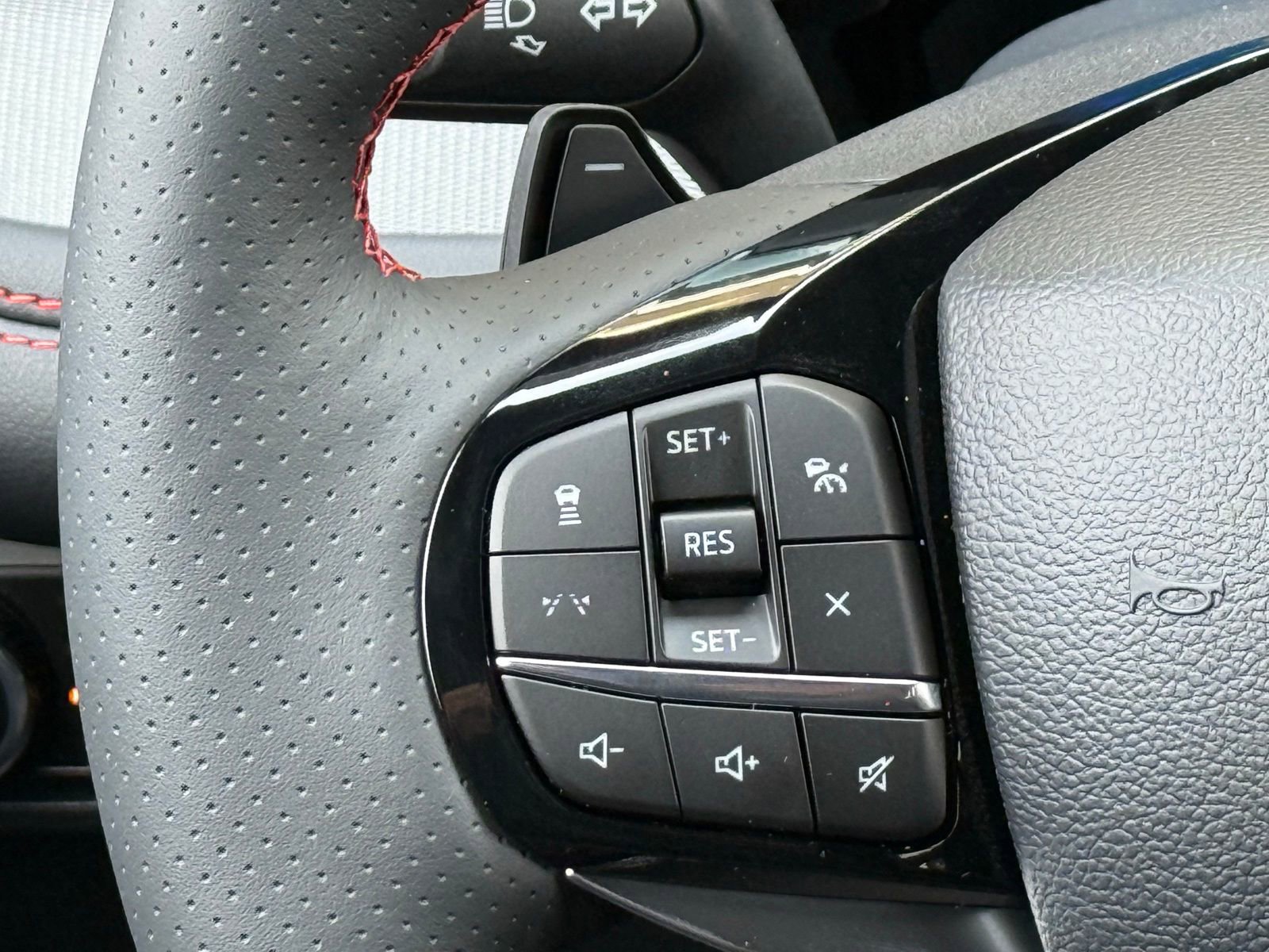 Used 2025 Ford Explorer ST w/ Sun And Sound Package AWD/4WD image 29