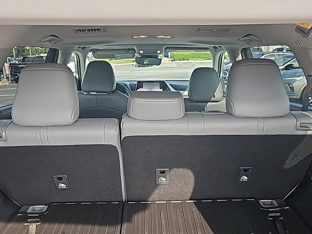 Used 2022 Toyota Highlander XLE image 7